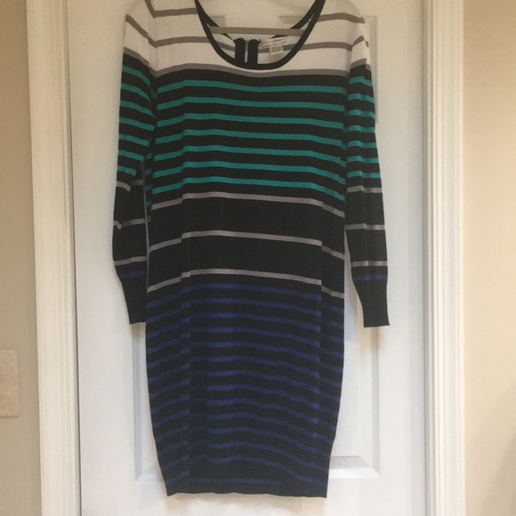 Sweater dress. Long sleeves and zippered back. - Picture 1 of 4